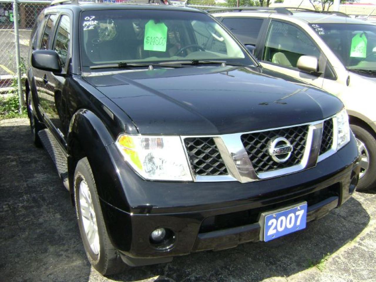 Used 2007 Nissan Pathfinder LE for sale in Brampton, ON