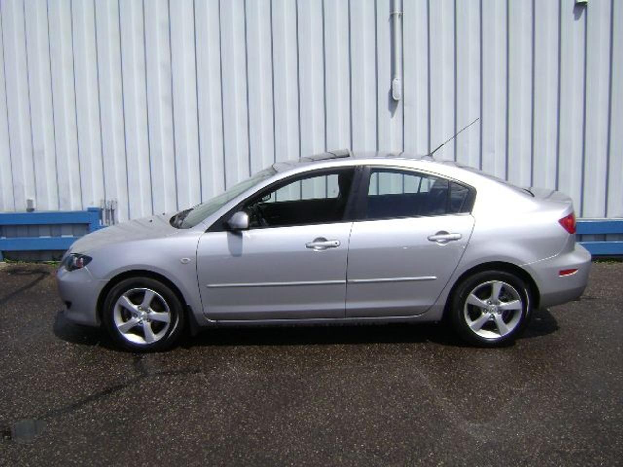 This Canadian car includes an accident free CARPROOF history report, balance of factory warranty, and is guaranteed lien free. Buy with Confidence - Non-commissioned sales staff! Family Owned Business for Over 30 Years! Trade-ins welcome. Fill out our online credit application 24/7 at www.qualitycarsales.com to get pre-approved! Price/payments(OAC)+ taxes & licensing. Call for details!