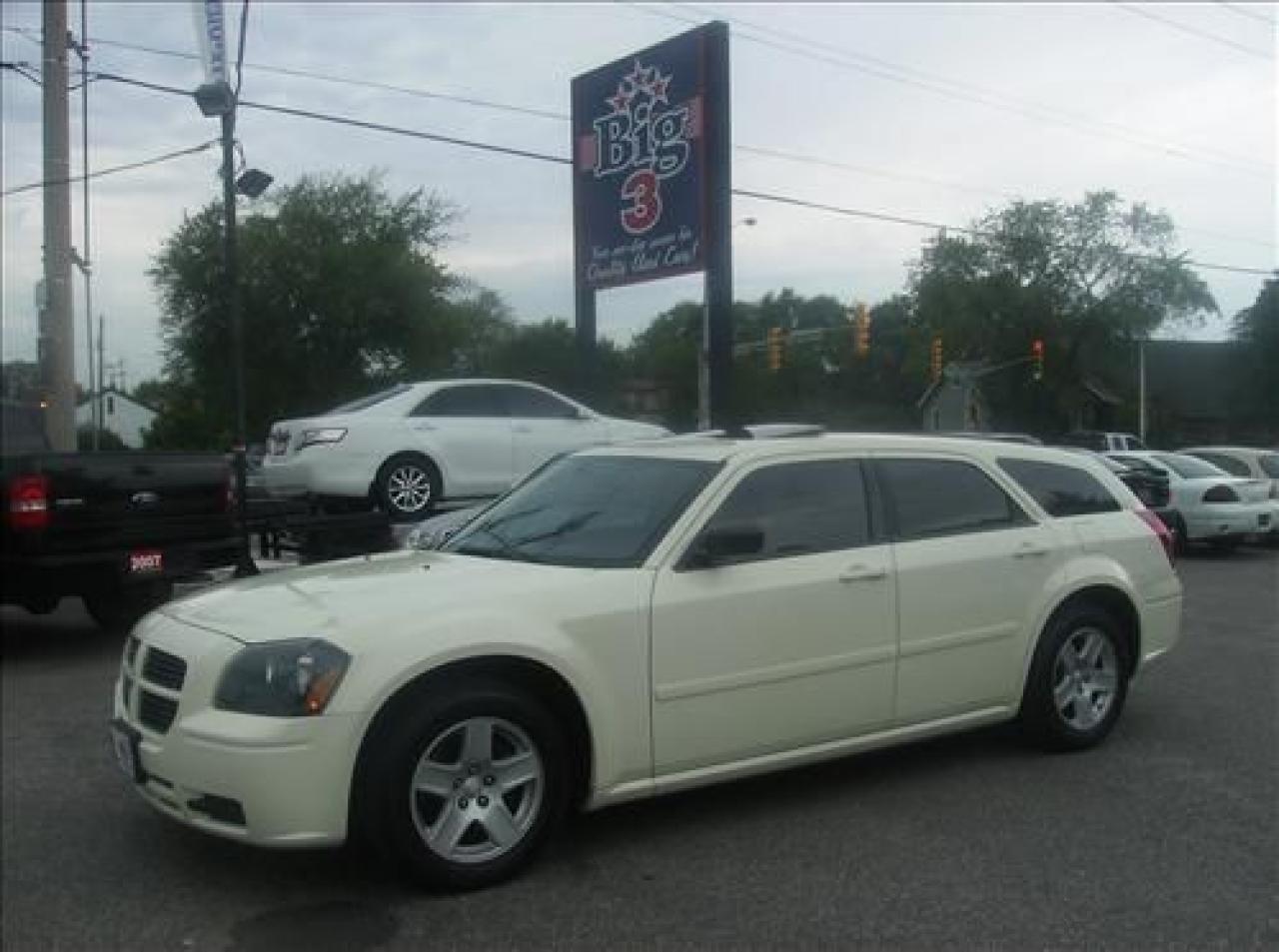 Used 2005 Dodge Magnum SXT for sale in Windsor, ON
