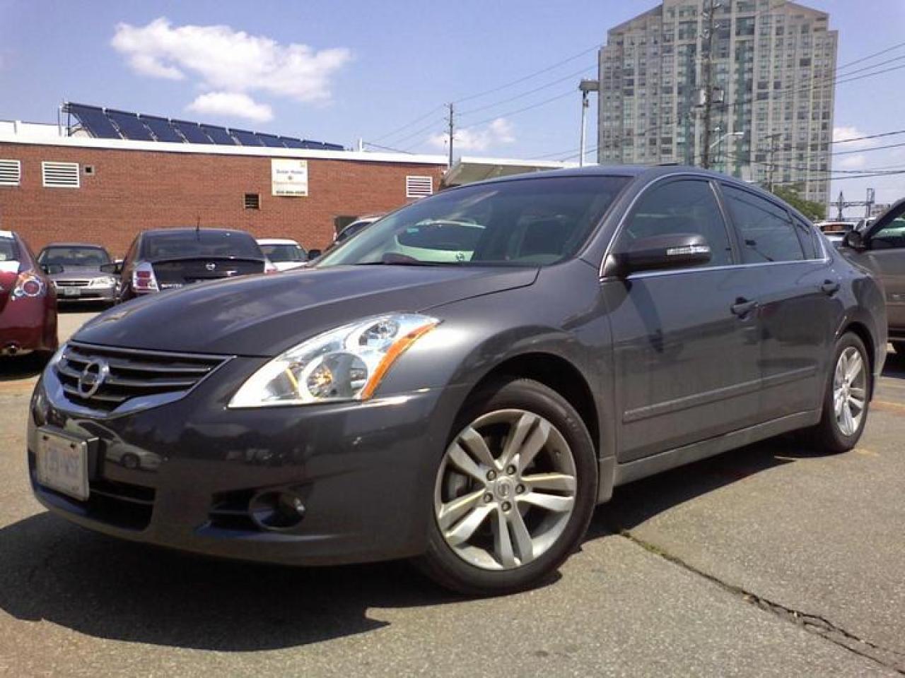 Used 2010 Nissan Altima 3.5 SR Sedan 4D for sale in Toronto, ON