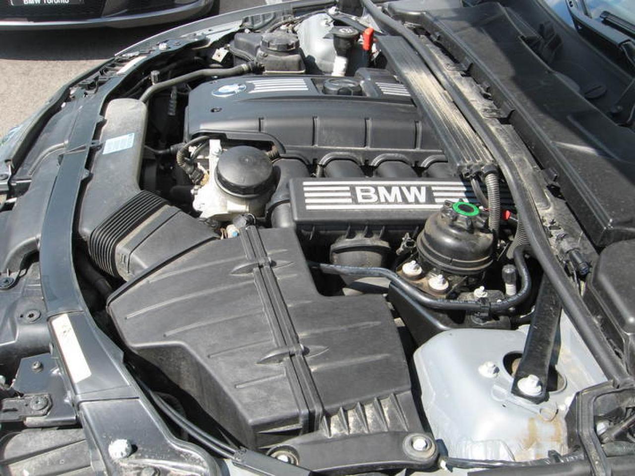 607858