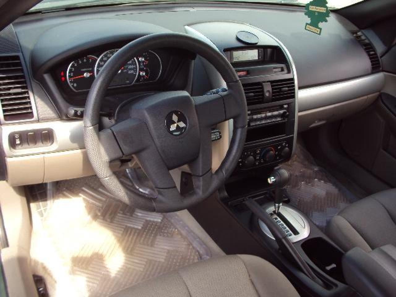 607999