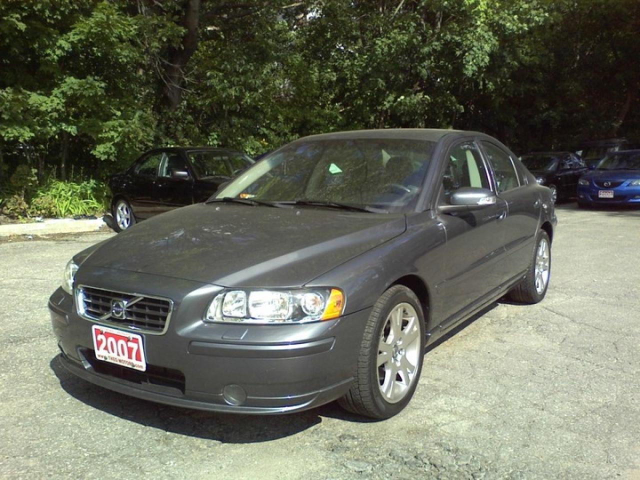 Used 2007 Volvo S60 2.5T / Sport Pkg / 2-Tone Leather / Roof for sale in Kitchener, ON