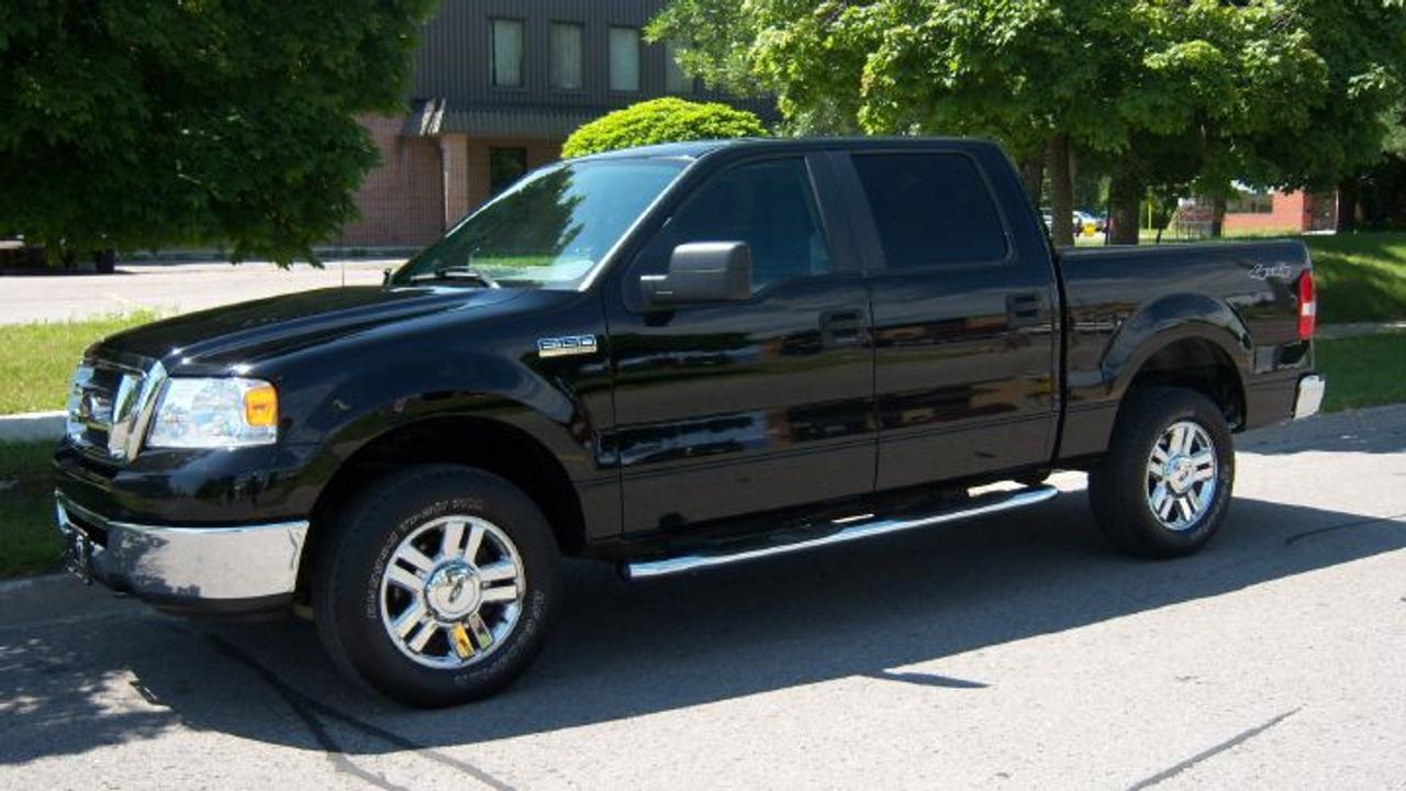 JUST FLAWLESS, RUNS LIKE NEW, XTR CHROME PACKAGE,
4.6 Triton V8 engine, automatic transmission, 4x4, 4 door supercrew cab, bed liner, step bar,power window,power mirror, power door lock, keyless entry, CD MP3 compatible, alloy wheels, 
Cold A/C, cruise control, all original, A MUST SEE!
 Warranty  & Financing available.

All vehicles are priced as is, safety & emission test available.
Price excludes taxes. No email inquiry please.