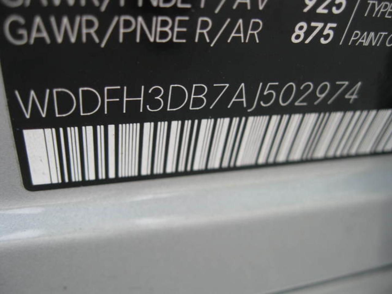 608205