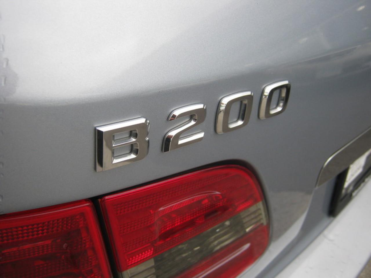 608211