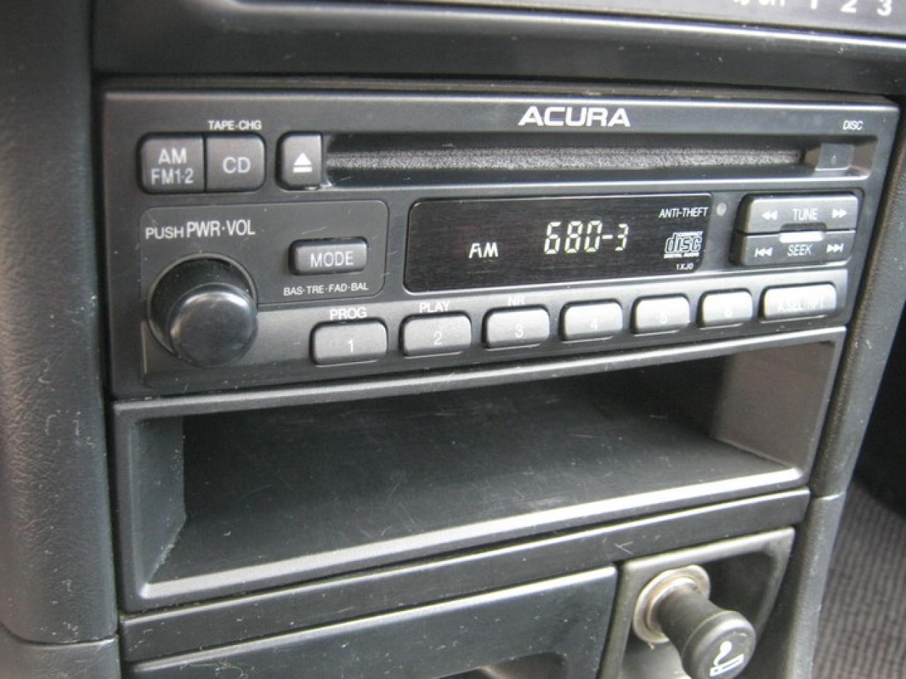 608221