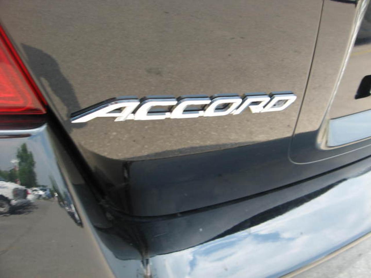 608556