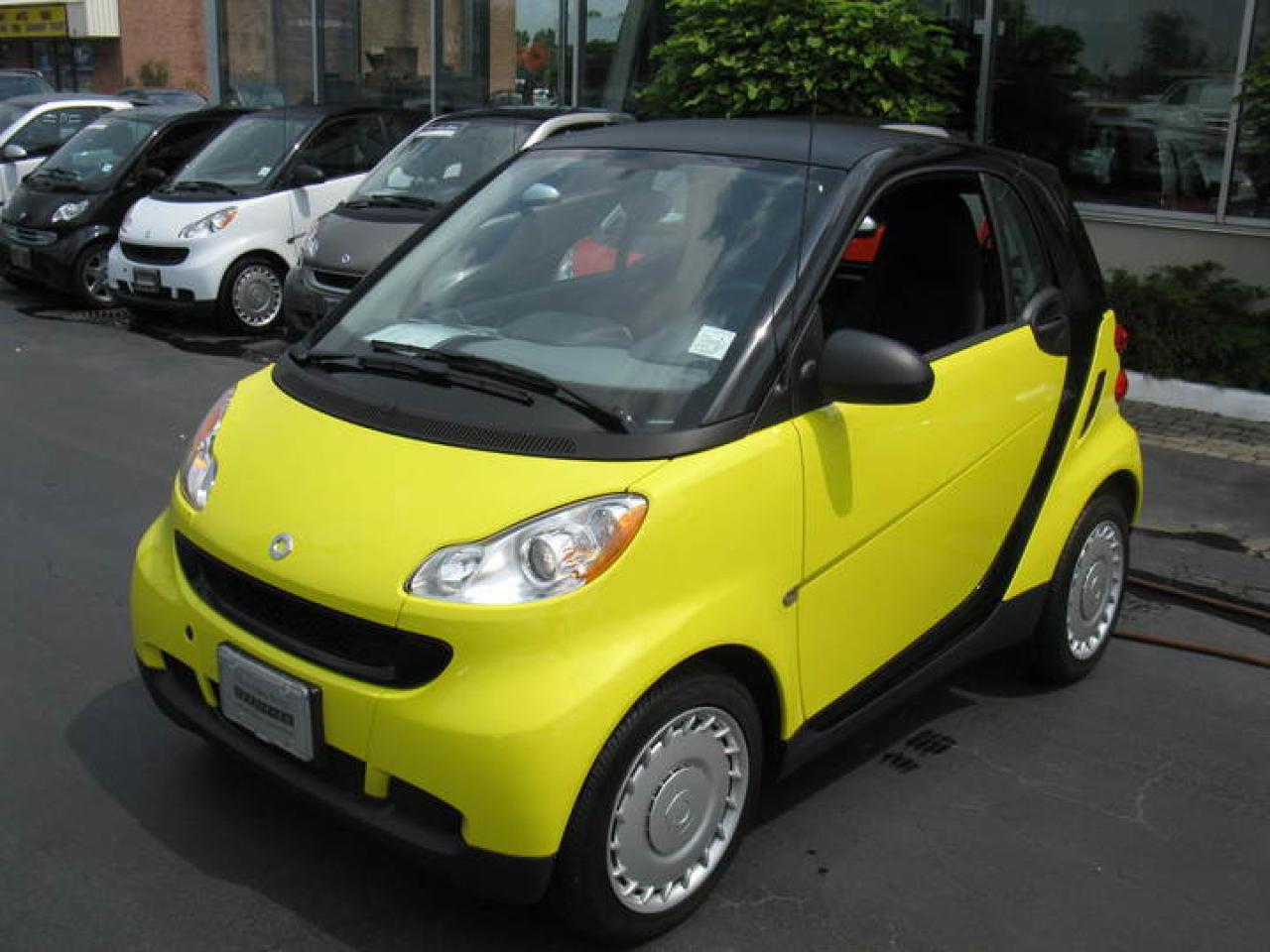 Used 2010 Smart fortwo  for sale in Maple, ON