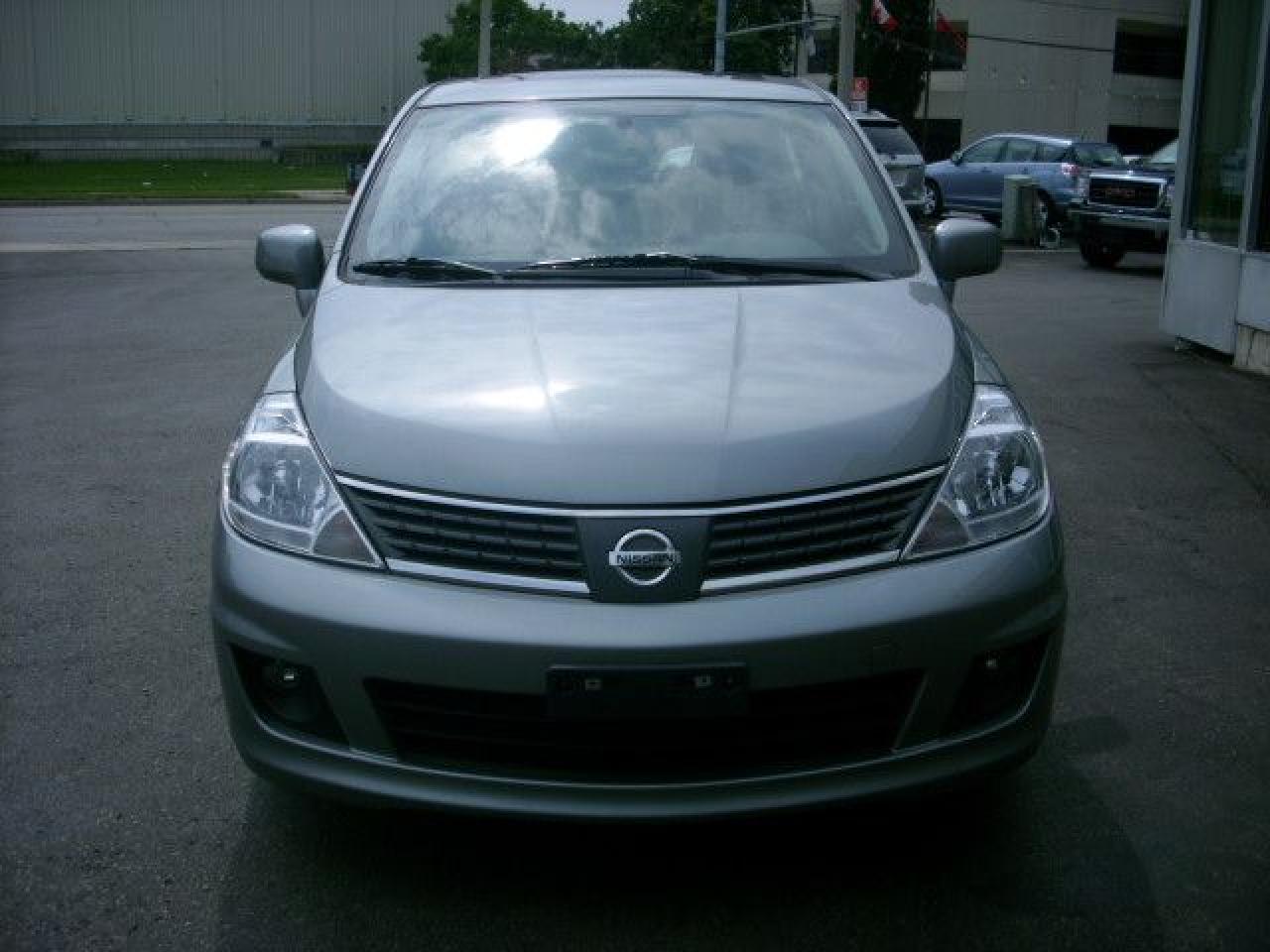 Used 2009 Nissan Versa SL for sale in Kitchener, ON