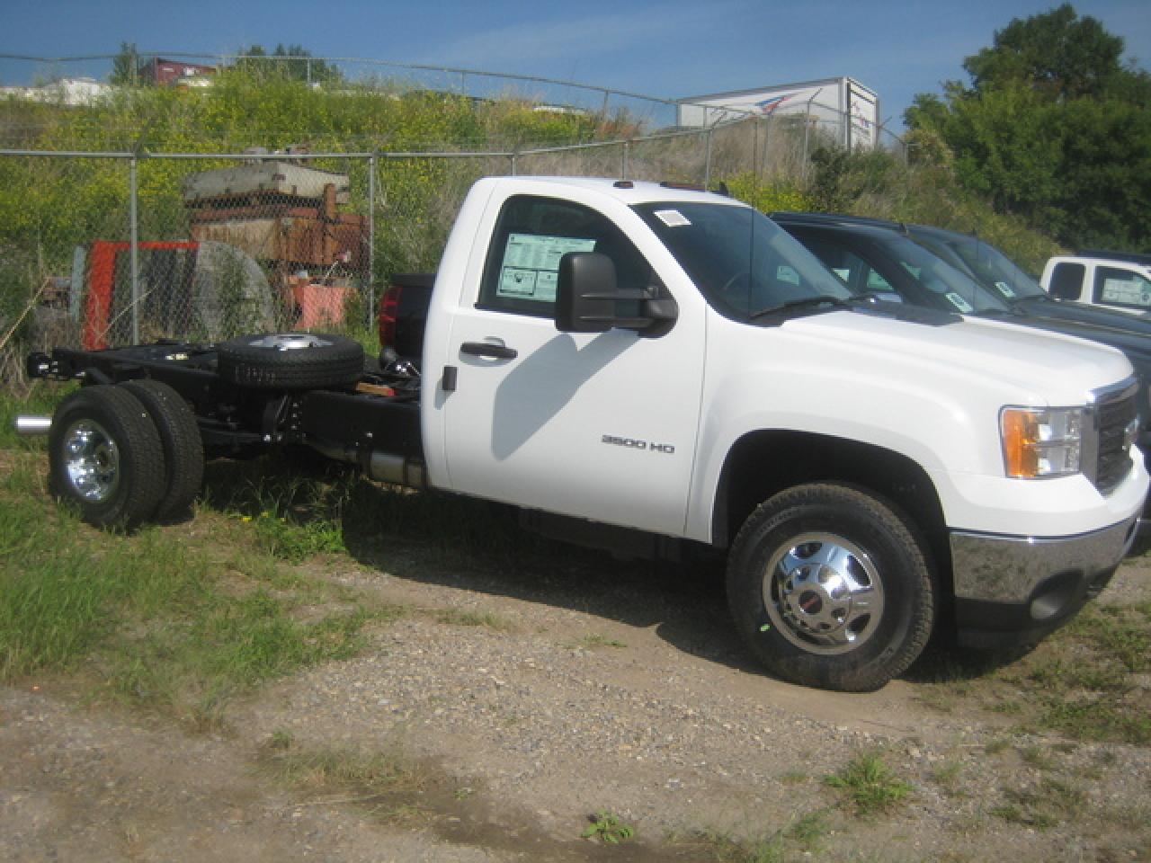 608951
