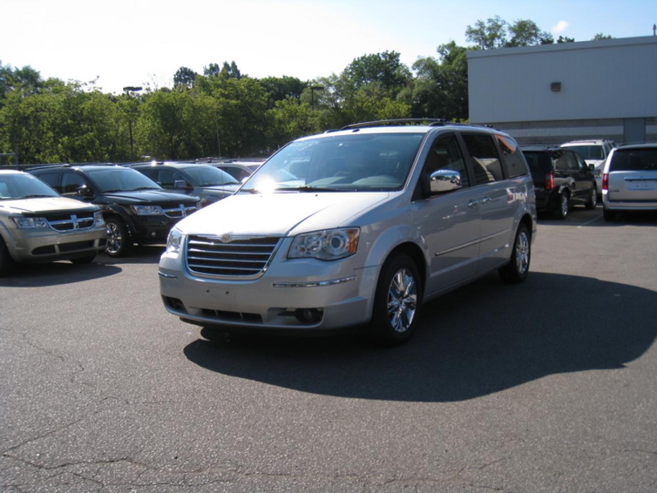 Used 2008 Chrysler Town & Country Limited DVD NAVG SUNROOF LEATHER for sale in North York, ON