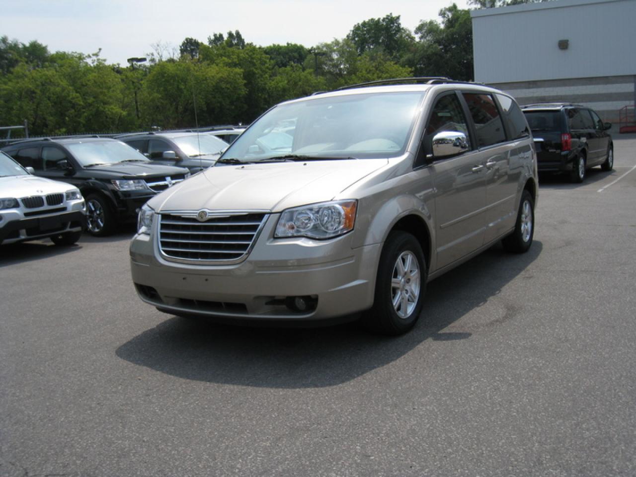 Used 2008 Chrysler Town & Country TOURING for sale in North York, ON