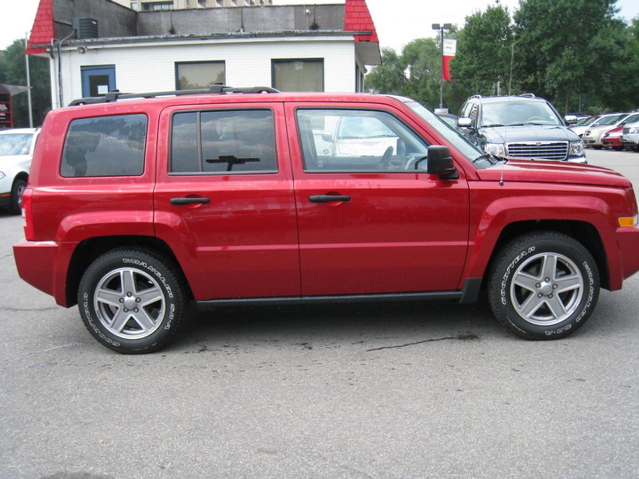 608993.9952743
