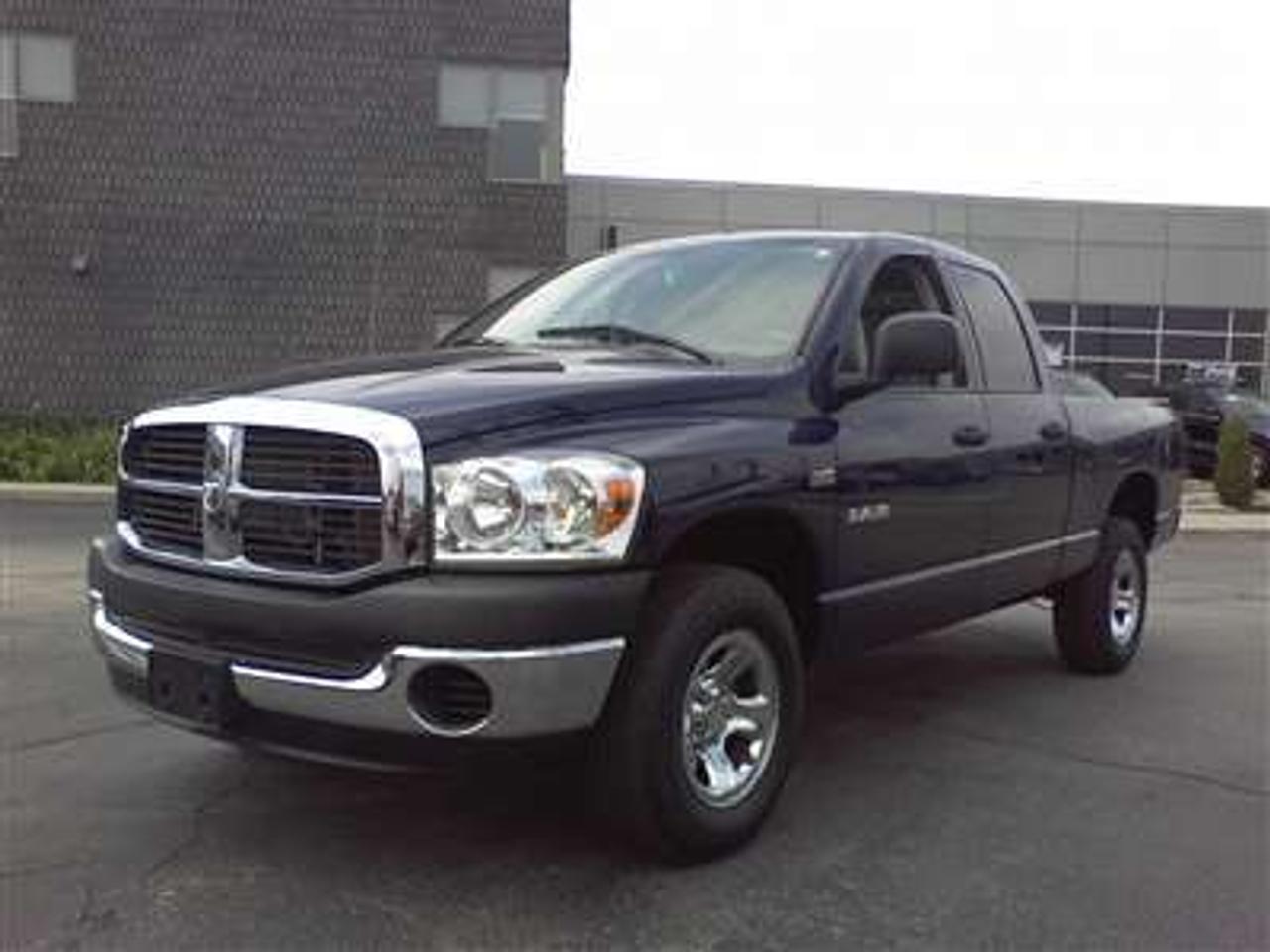 YOU HAVE TO COME CHECK OUT THIS NEW ARRIVAL. EXCELLENT CONDITION AND 100% ACCIDENT FREE AND CLEAN. EQUIPPED WITH THE HEMI ENGINE, TO GIVE YOU MAXIMUM POWER FOR THOSE HEAVY LOADS. CALL US TODAY TO BOOK A APPOINTMENT. DONT MISS OUT. THIS WONT LAST LONG. FORMER LEASE RETURN. CAR PROOF VERIFIED. PRICE IS PLUS HST. LICENSING EXTRA.