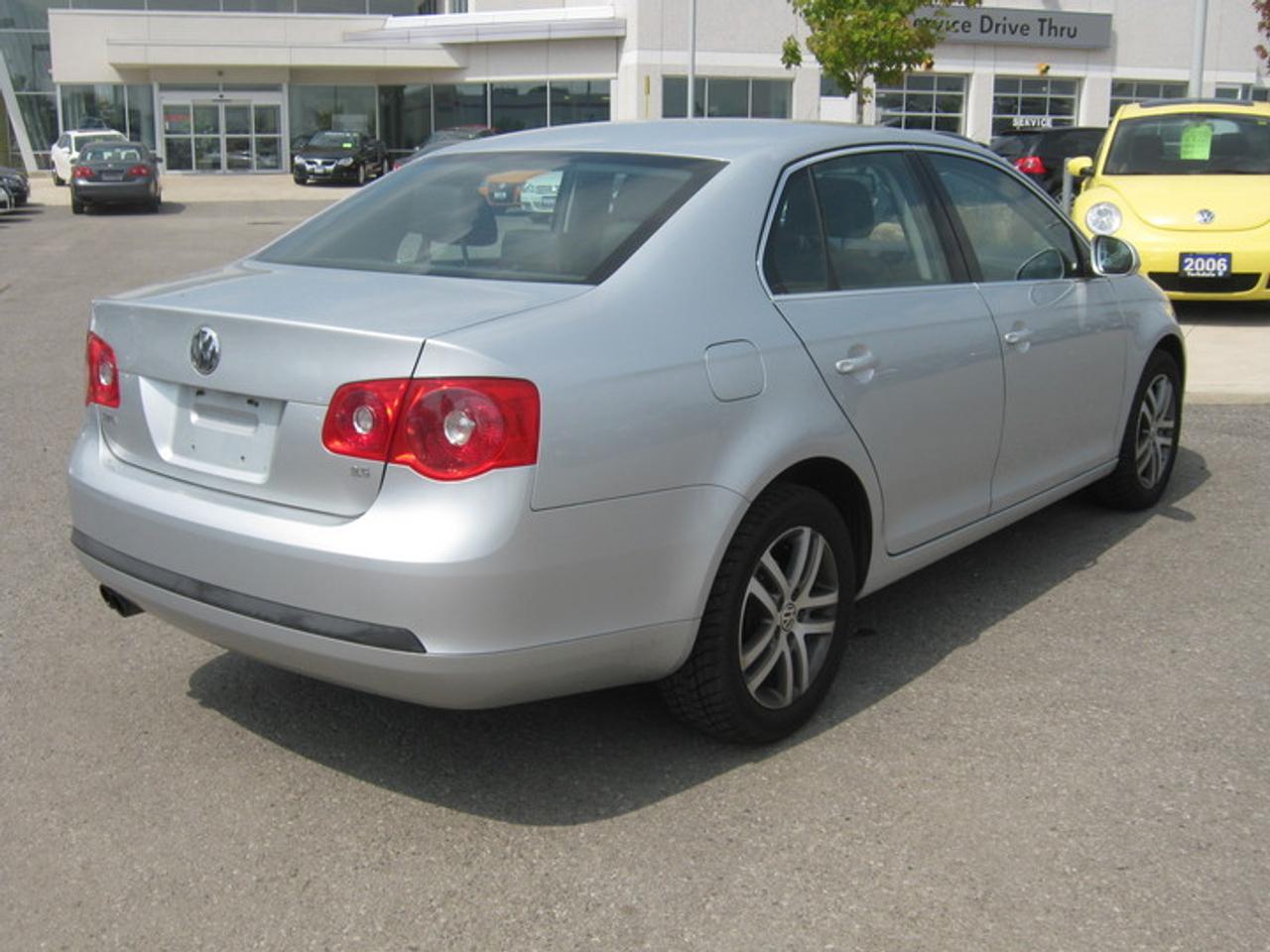 609887.10886838