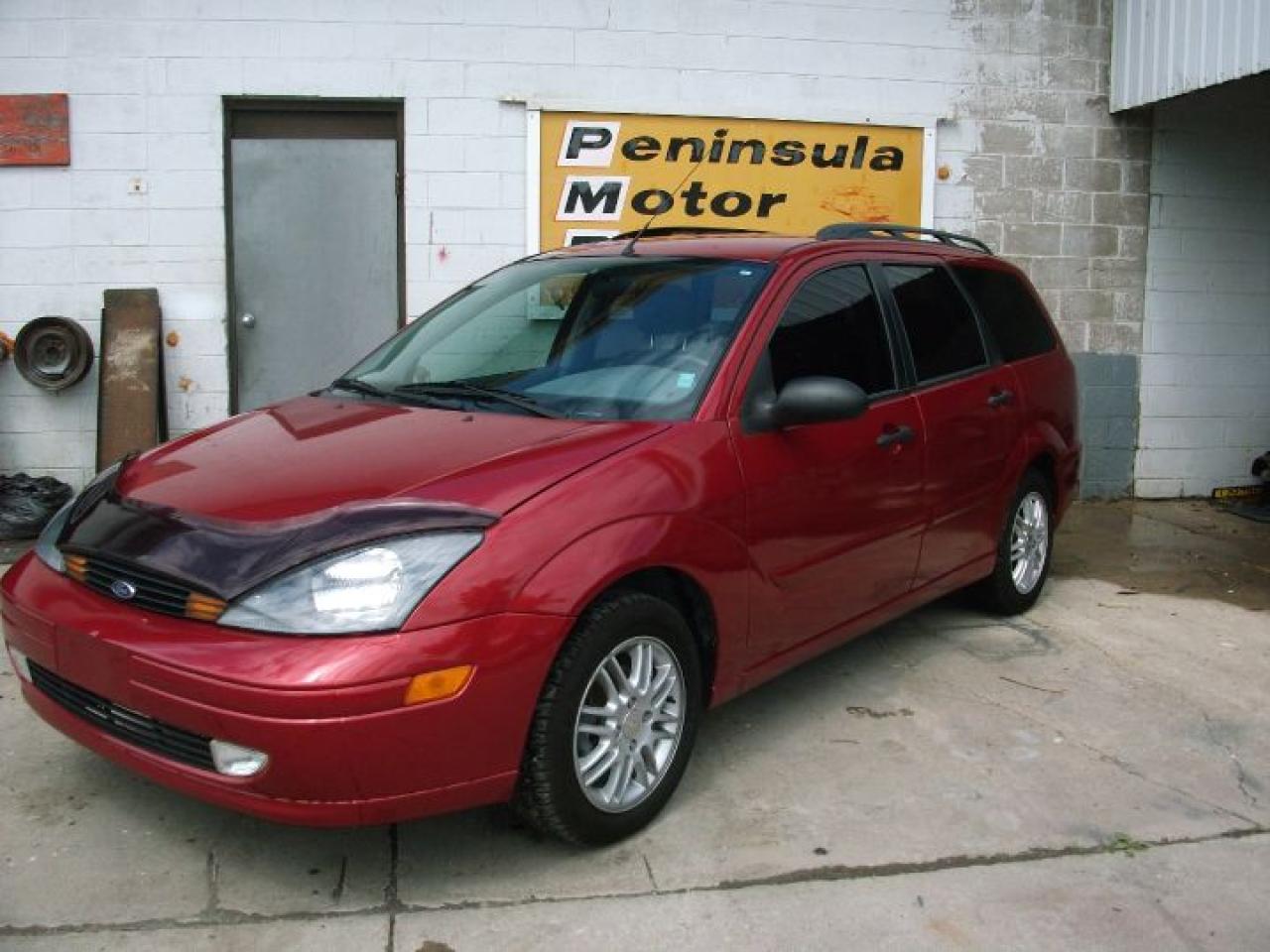 Used 2004 Ford Focus SE for sale in Welland, ON
