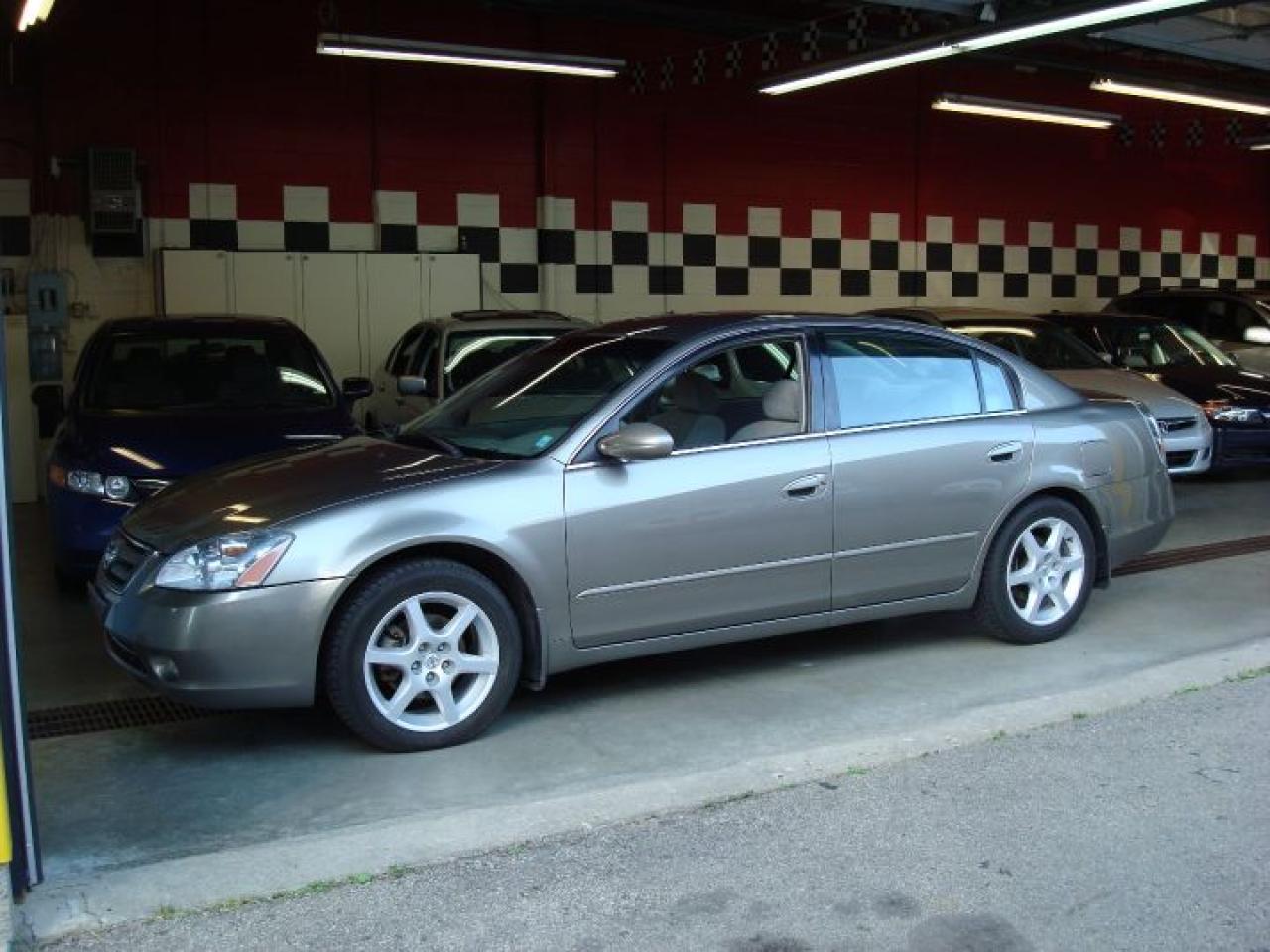 Used 2002 Nissan Altima 3.5 SE for sale in Toronto, ON