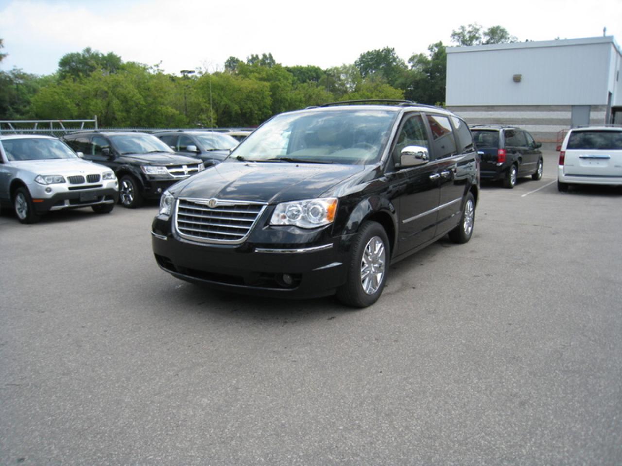 Used 2008 Chrysler Town & Country Limited SUNROOF NAVG DVD LEATHER for sale in North York, ON