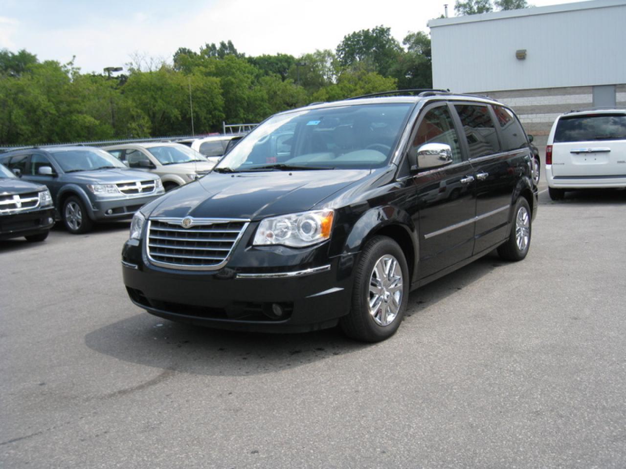 Used 2008 Chrysler Town & Country Limited SWIVEL N GO  NAVG SUROOF LEATHER for sale in North York, ON