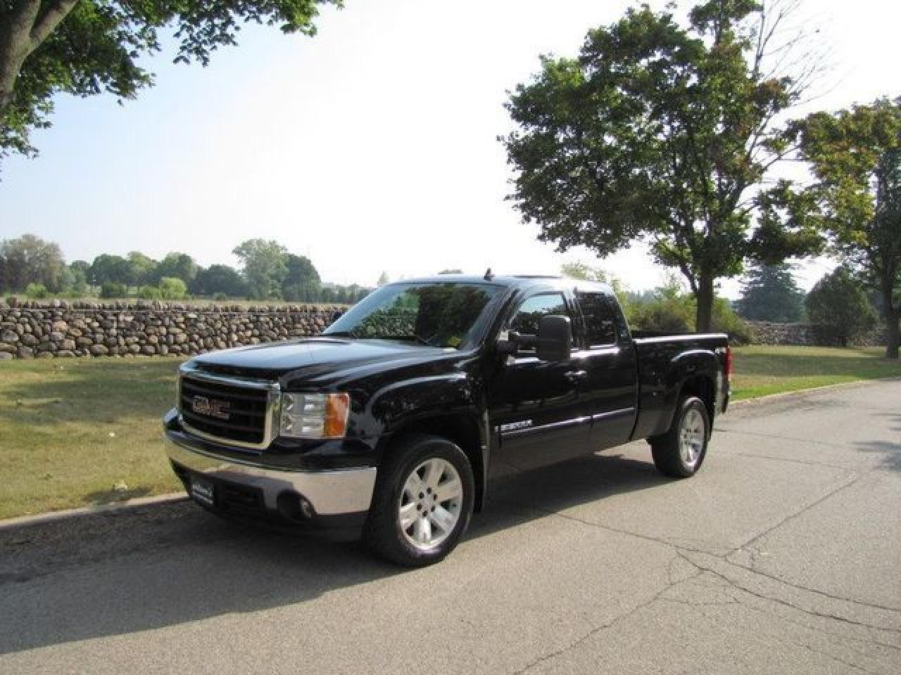 Used 2008 GMC Sierra 1500 SLT LEATHER!! LOW KMS!! NEW  TIRES!! GM LEASE RETN!! 4x4 Truck for sale in Guelph, ON
