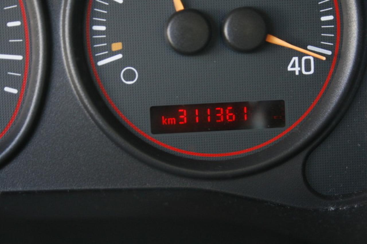611033