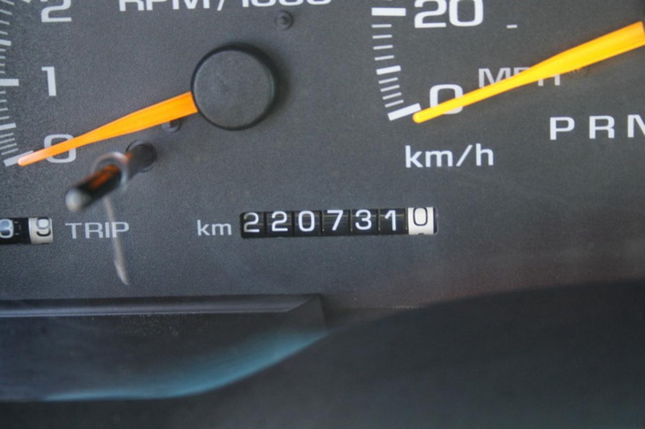 611037