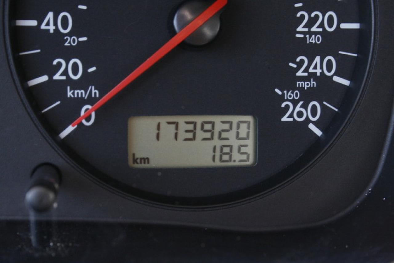 611038