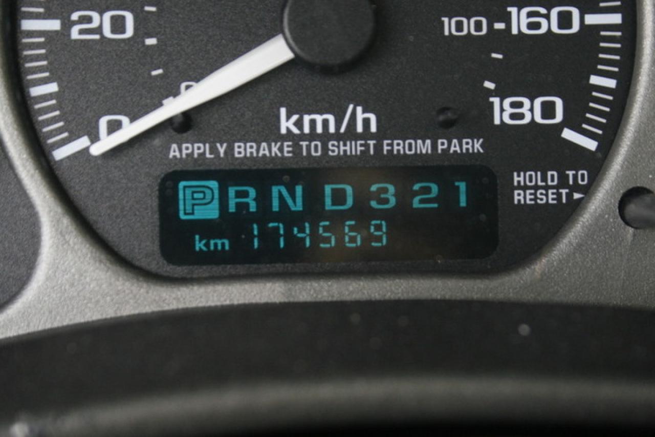 611043