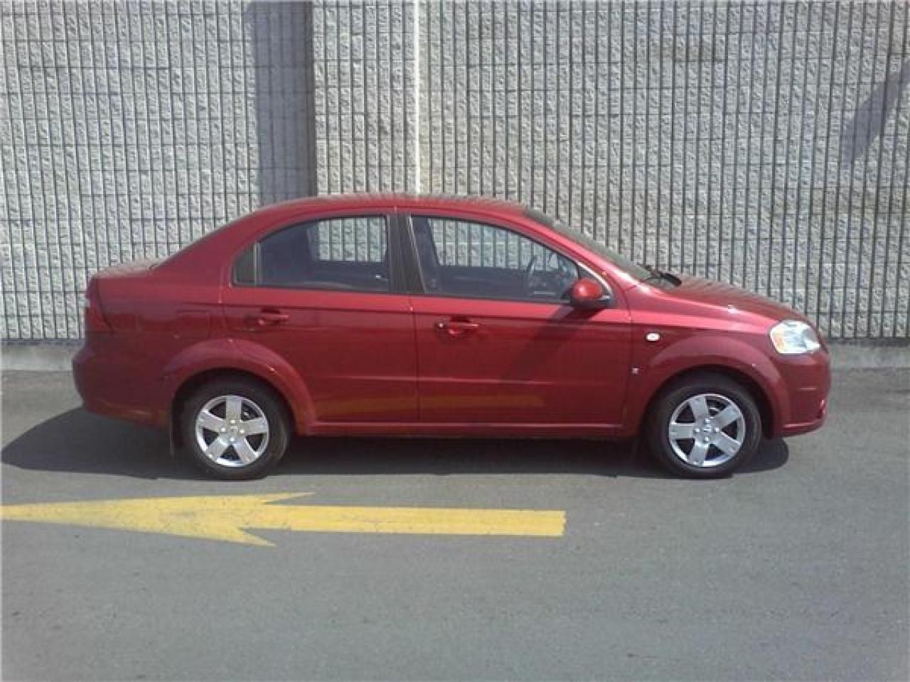 Used 2007 Pontiac Wave SE for sale in Orleans, ON
