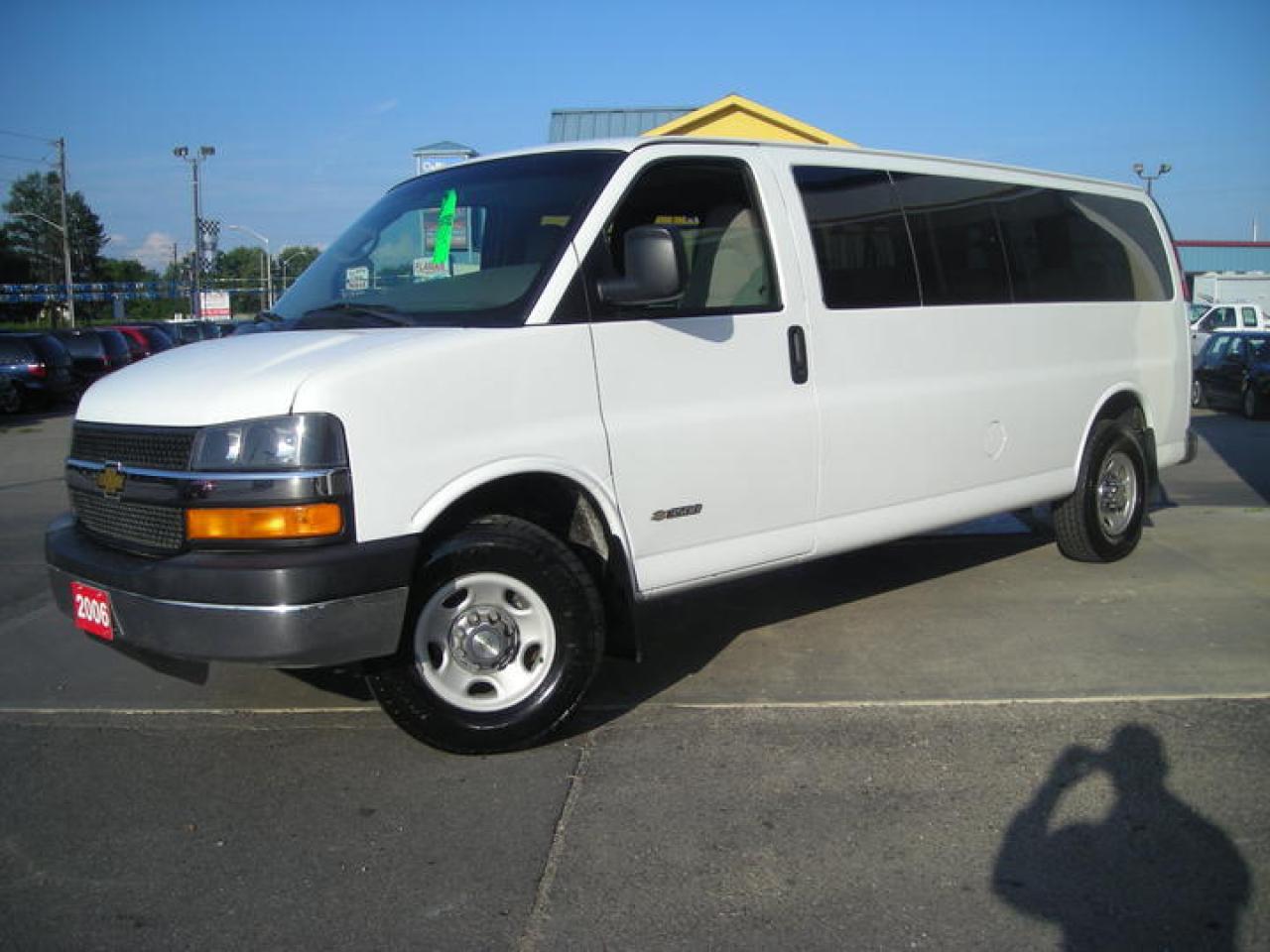 Used 2006 Chevrolet Express 3500 LS  15 Passenger for sale in Brantford, ON