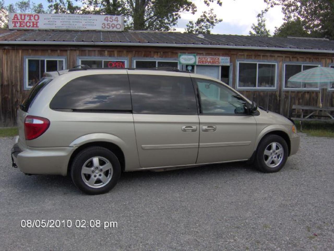 Used 2005 Dodge Grand Caravan SXT for sale in Coboconk, ON
