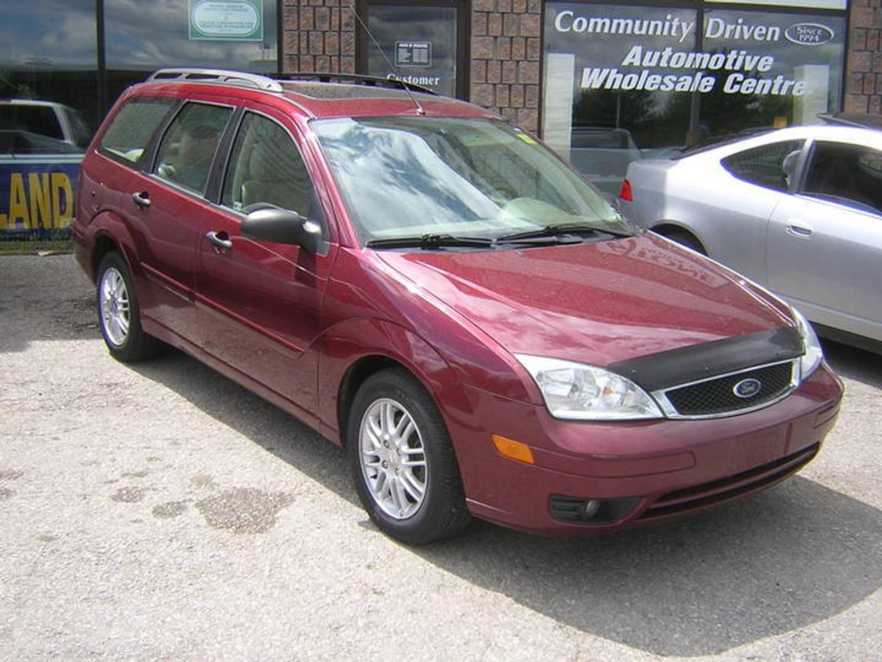 4 door,4cyl, 2.0litre wagon,100 % all original and accident free,loaded such as full leather int,power windows and lock ,AC,power moonroof, alloy rims , keyless entry, perfect condition, certified and e tested
