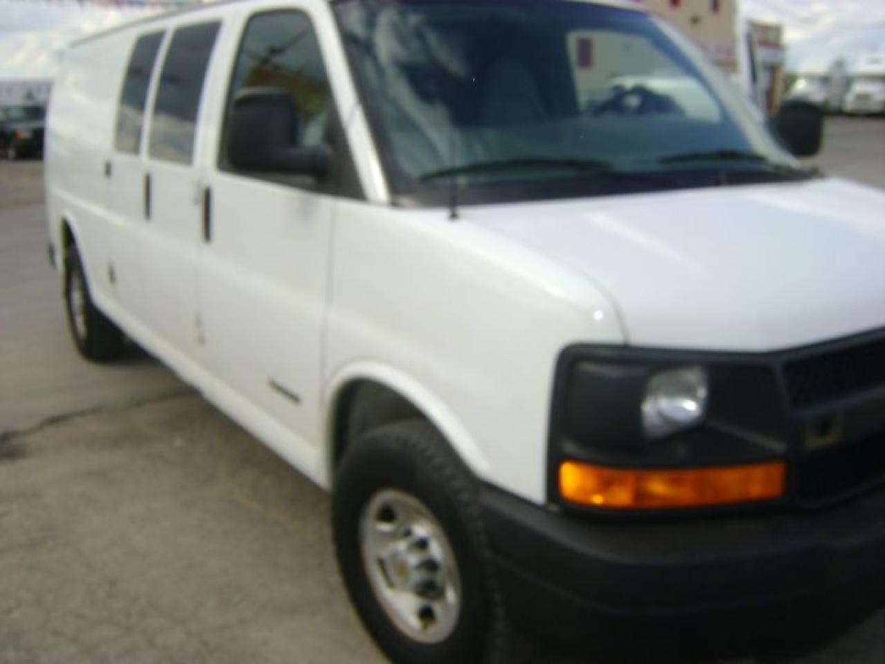 Used 2005 Chevrolet Express 3500 Extended for sale in Caledon, ON
