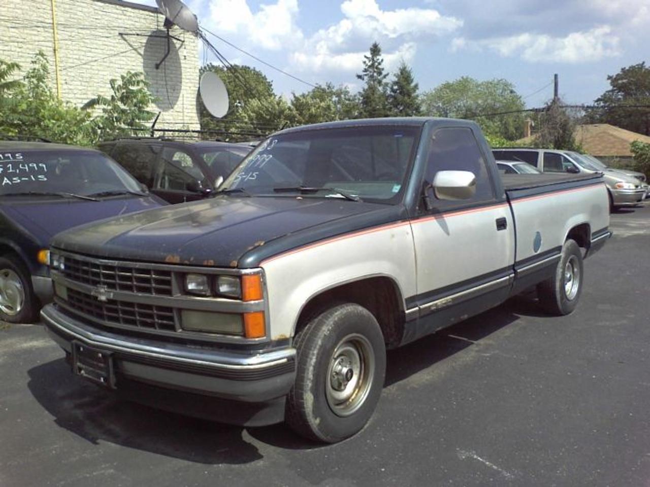 Used 1988 Chevrolet Pickup (Other) 1/2 Ton Pickups Fleetside 117.5 WB for sale in Mississauga, ON