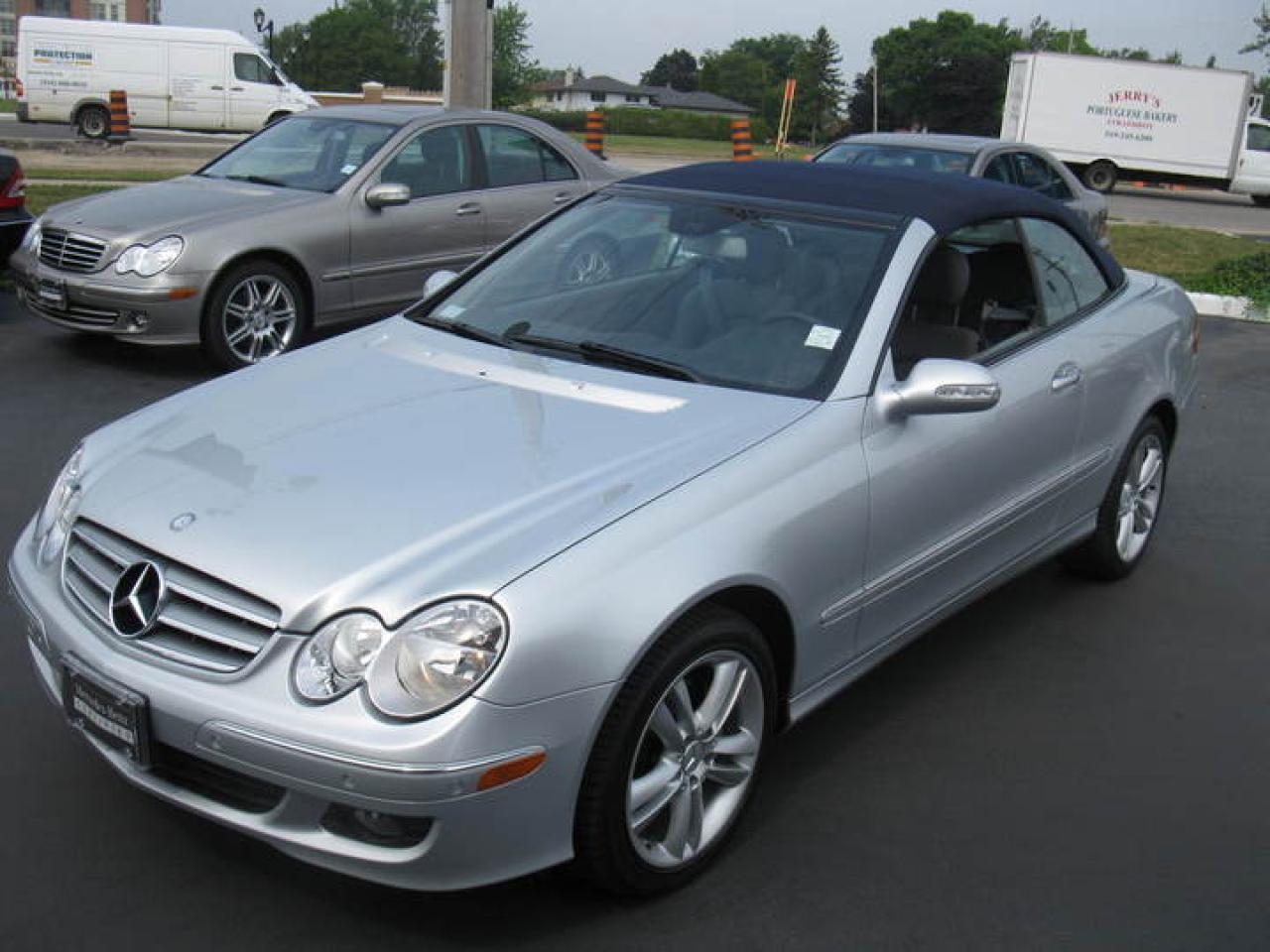 Used 2007 Mercedes-Benz CLK350  for sale in Maple, ON