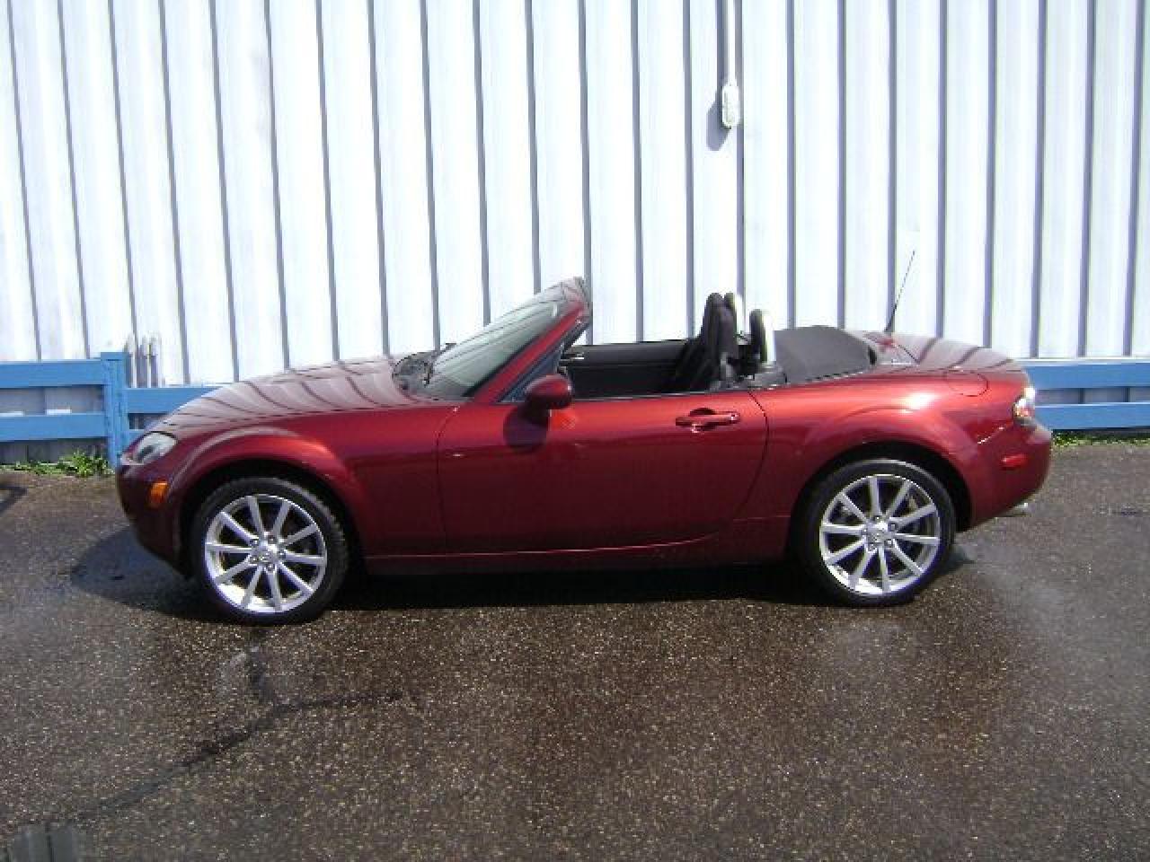 Used 2006 Mazda Miata MX-5 Convertible for sale in Kitchener, ON