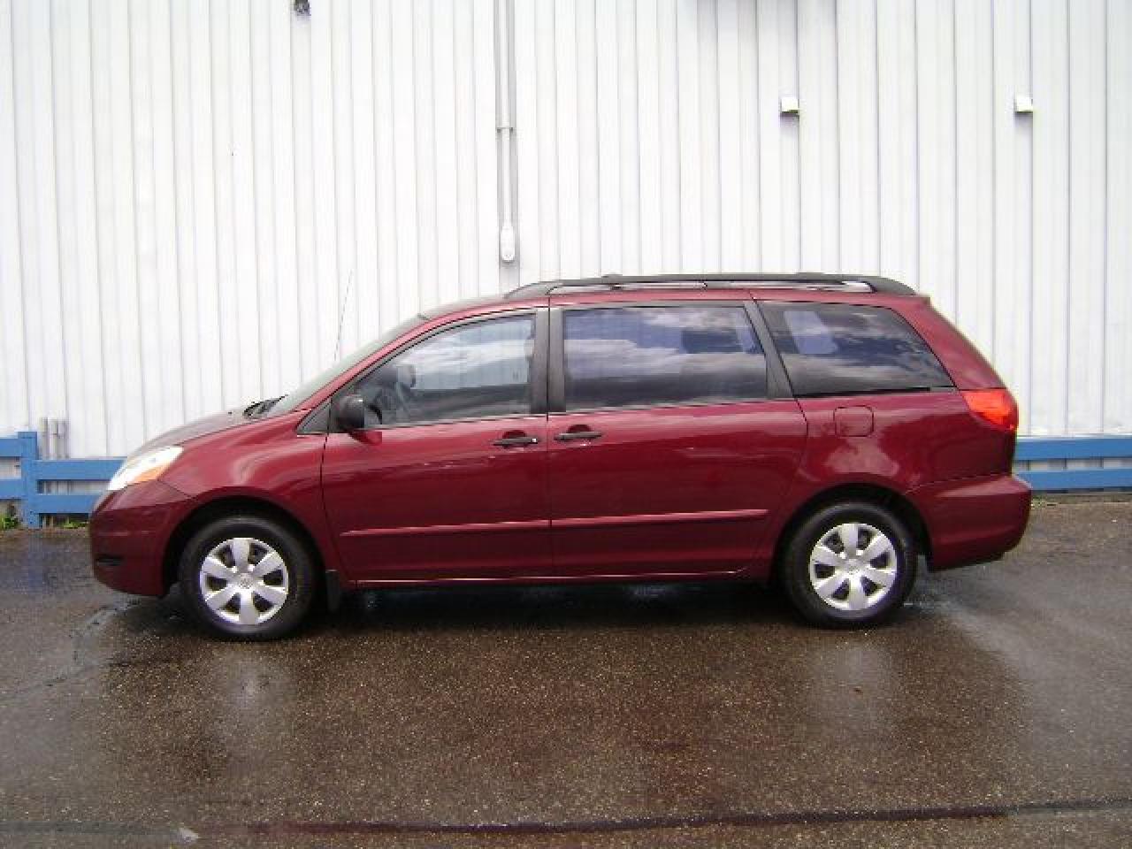 Used 2006 Toyota Sienna CE for sale in Kitchener, ON
