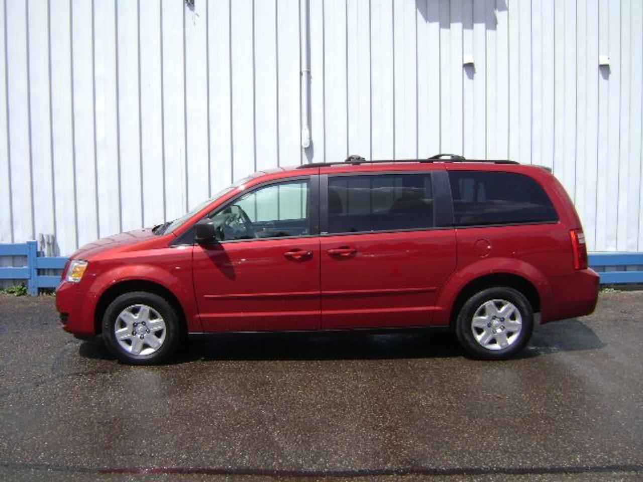 This Canadian van includes an accident free CARPROOF history report, balance of factory warranty, and is guaranteed lien free. Buy with Confidence - Non-commissioned sales staff! Family Owned Business for Over 30 Years! Trade-ins welcome. Fill out our online credit application 24/7 at www.qualitycarsales.com to get pre-approved! Previous daily rental. Price/payments(OAC)+ taxes & licensing. Call for details!