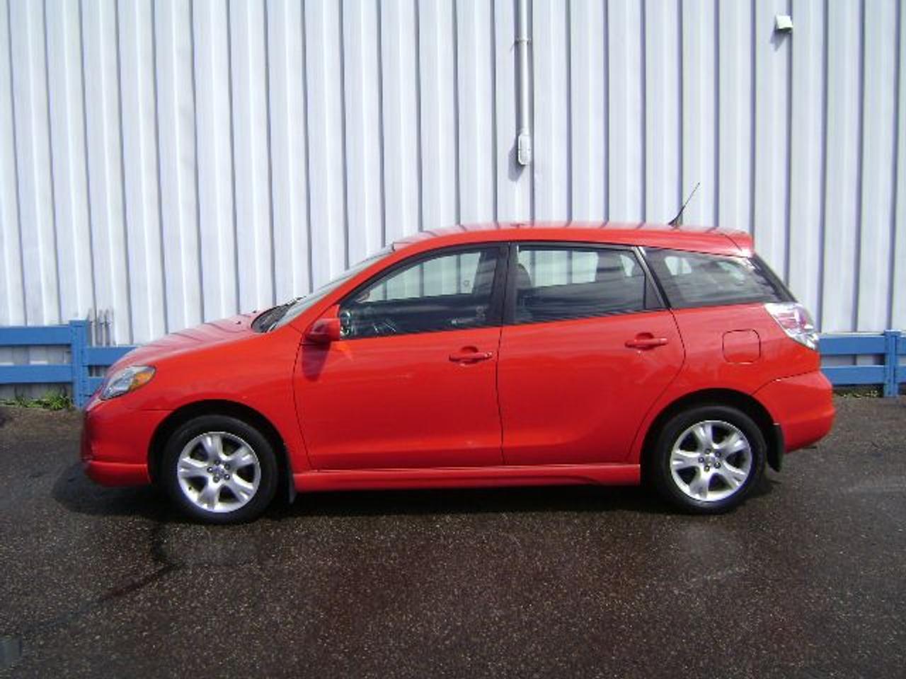 This Canadian car includes an accident free CARPROOF history report, balance of factory warranty, and is guaranteed lien free. Buy with Confidence - Non-commissioned sales staff! Family Owned Business for Over 30 Years! Trade-ins welcome. Fill out our online credit application 24/7 at www.qualitycarsales.com to get pre-approved! Previous daily rental. Price/payments(OAC)+ taxes & licensing. Call for details!