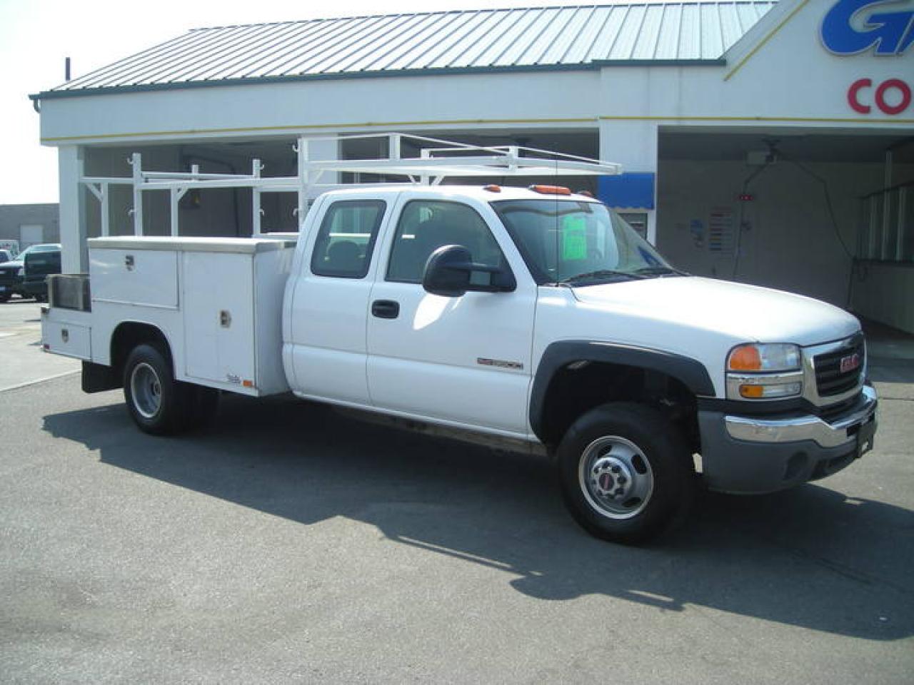 611900