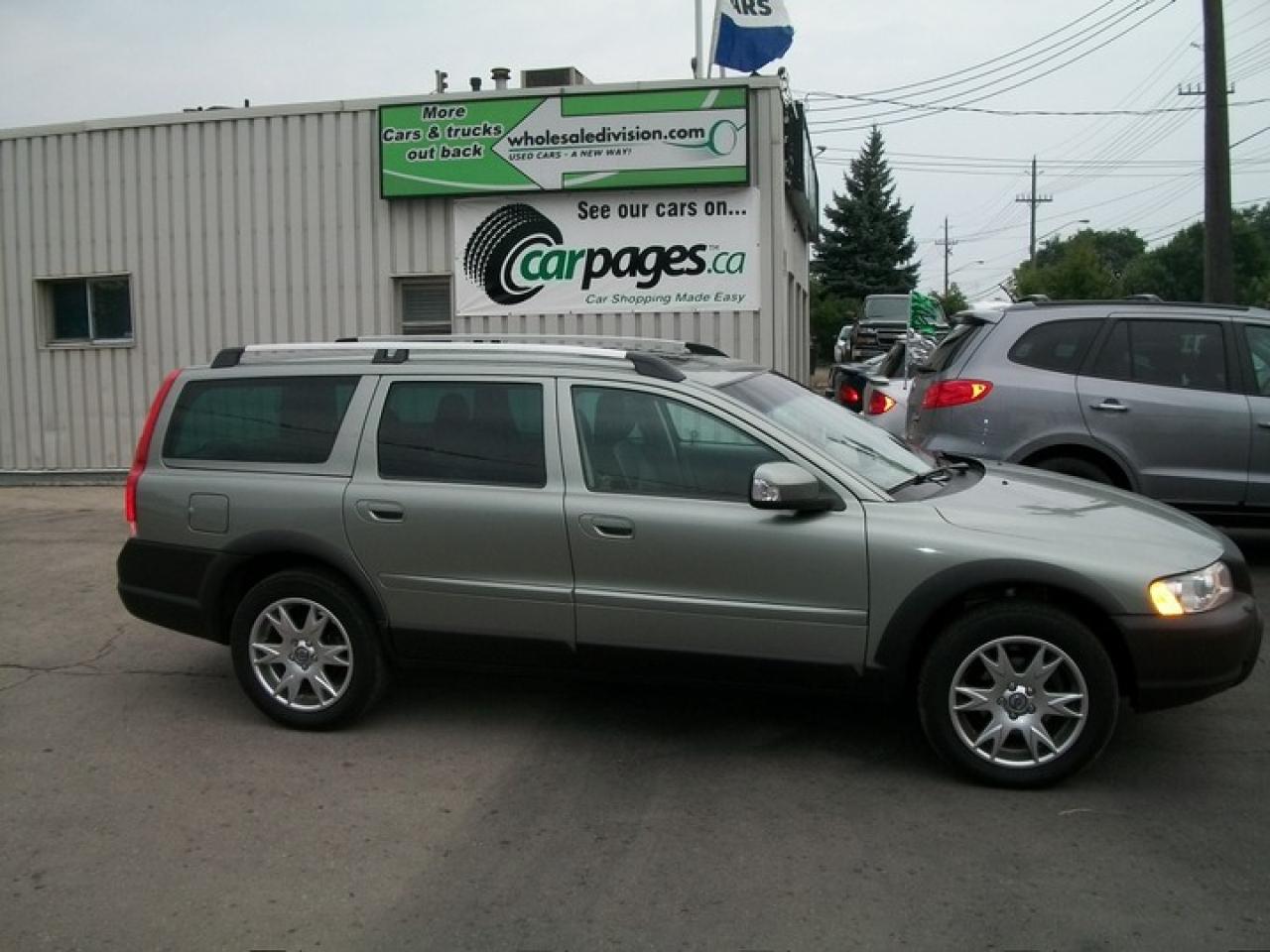 Used 2007 Volvo XC70 2.5 T: NAVIGATION / DUAL DVD'S for sale in Hamilton, ON