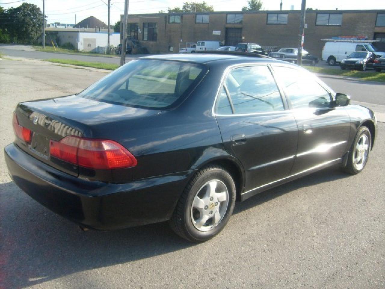 612281