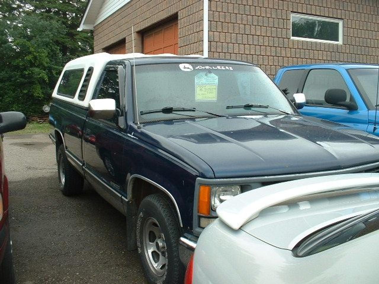Nice clean Pick Up, with cap. Good straight truck that is both affordable and reliable. Check us out, weve been serving the Brantford area since 1987.