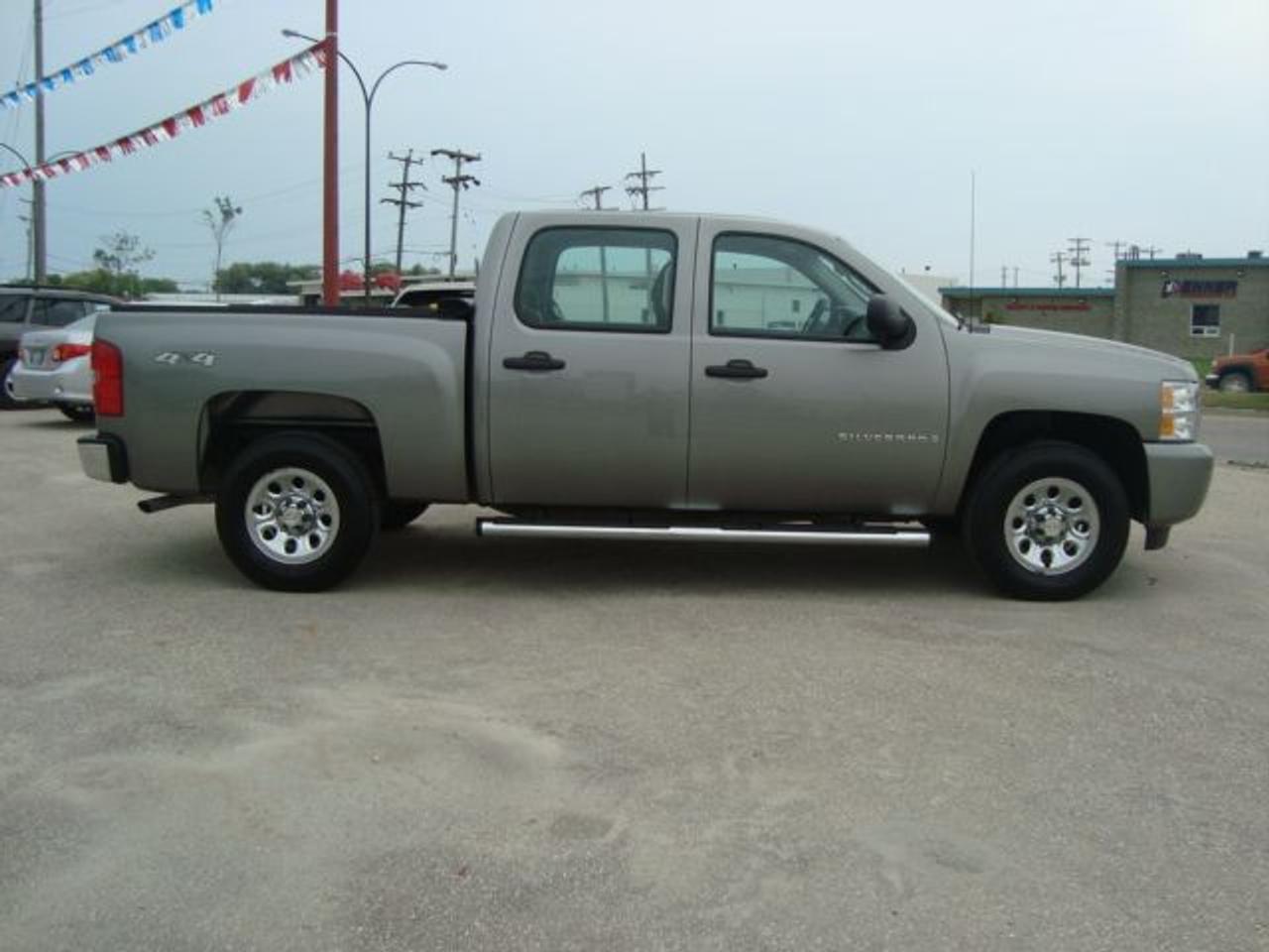 Air Conditioning
Alloy Wheels
AM/FM Stereo
Anti-Lock Brakes
Anti-Starter
Anti-Theft
Bench Seating
Box Liner
CD Player
Cruise Control
Driver Side Airbag
Dual Airbag
Heated Mirrors
Intermittent Wipers
Keyless Entry
Onstar
Passenger Airbag
Power Brakes
Power Locks
Power Mirrors
Power Steering
Power Windows
Rear Defroster
Running Boards
Tilt Steering
Tinted Glass
Tonneau Cover
Tow Package
Traction Control