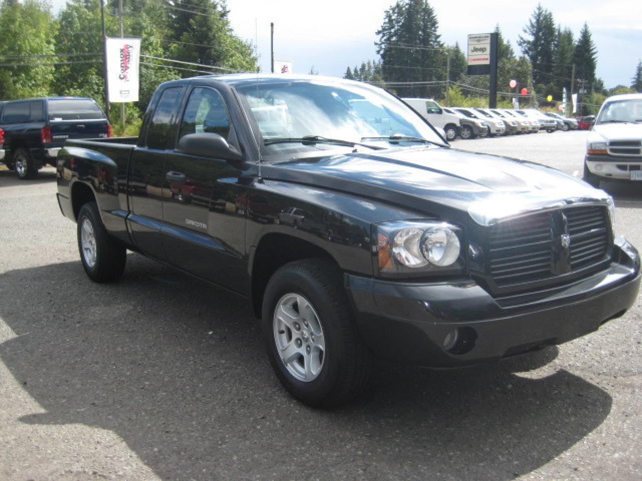 Used 2007 Dodge Dakota CLUB CAB 4X4 for sale in Courtenay, BC