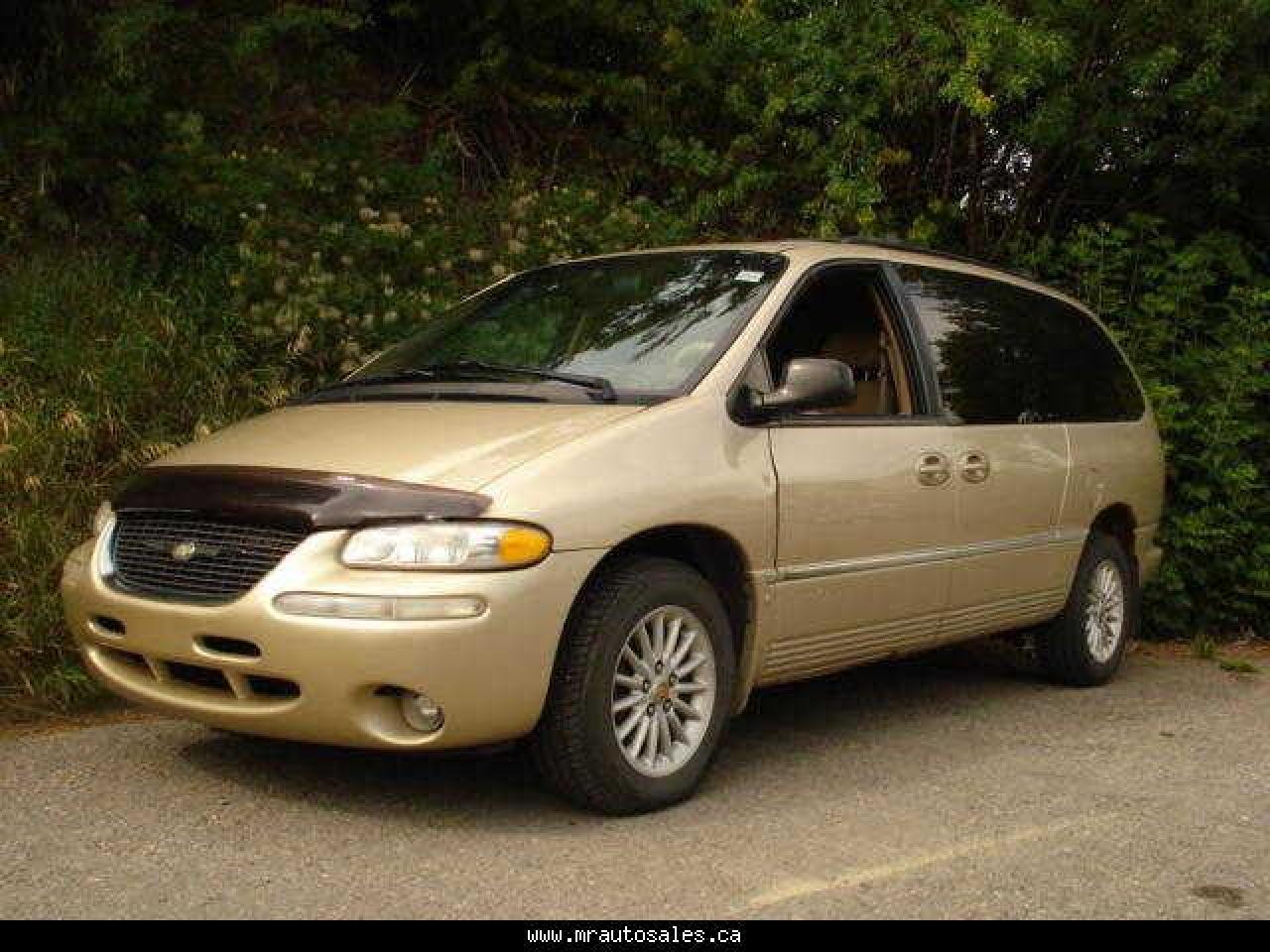 Used 2000 Chrysler Town and Country LXI for sale in Calgary, AB