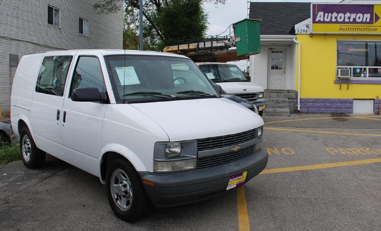 ADD VALUE TO YOUR BUSINESS! THIS 2004 CHEVY ASTRO EXTENDED HAS DIVIDER, STEP BUMPER, SLIDING SIDE DOOR, 4.3L V6, AM/FM, AUTO, A/C, DUAL AIR BAGS.
FULLY CERTIFIED AND EMISSION TESTED - COMES WITH 6 MONTHS WARRANTY- 
GREAT FINANCING AND LEASING RATES ARE ALSO OFFERED.
WE ARE A WELL ESTABLISHED AND VERY REPUTABLE DEALER IN THE HEART OF WOODBRIDGE, ONTARIO SELLING TOP QUALITY WORK CARGO & CUBES VANS.
COME IN FOR A TEST DRIVE, WE ARE LOCATED AT 5298 HWY 7 WEST IN WOODBRIDGE IN THE GREATER TORONTO AREA. VERY EASY ACCESS FROM HWY 400, 407, & 427.