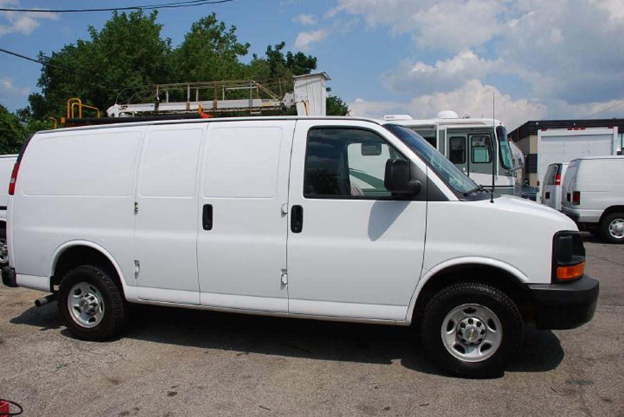 IN PERFECT CONDITION INSIDE/OUTSIDE ! RUNS SMOOTH ! EASY TO MAINTAIN!
SIDE BARN DOOR, 4.8LV8, AUTO, A/C, AM/FM, DUAL AIR BAGS, STEP BUMPER, HIGH ROOF, BUCKET SEAT.
FULLY CERTIFIED AND EMISSION TESTED - COMES WITH 6 MONTHS WARRANTY- 

GREAT FINANCING AND LEASING RATES ARE ALSO OFFERED.
WE ARE A WELL ESTABLISHED AND VERY REPUTABLE DEALER IN THE HEART OF WOODBRIDGE, ONTARIO SELLING TOP QUALITY WORK CARGO & CUBES VANS.

COME IN FOR A TEST DRIVE, WE ARE LOCATED AT 5298 HWY 7 WEST IN WOODBRIDGE IN THE GREATER TORONTO AREA. VERY EASY ACCESS FROM HWY 400, 407, & 427.