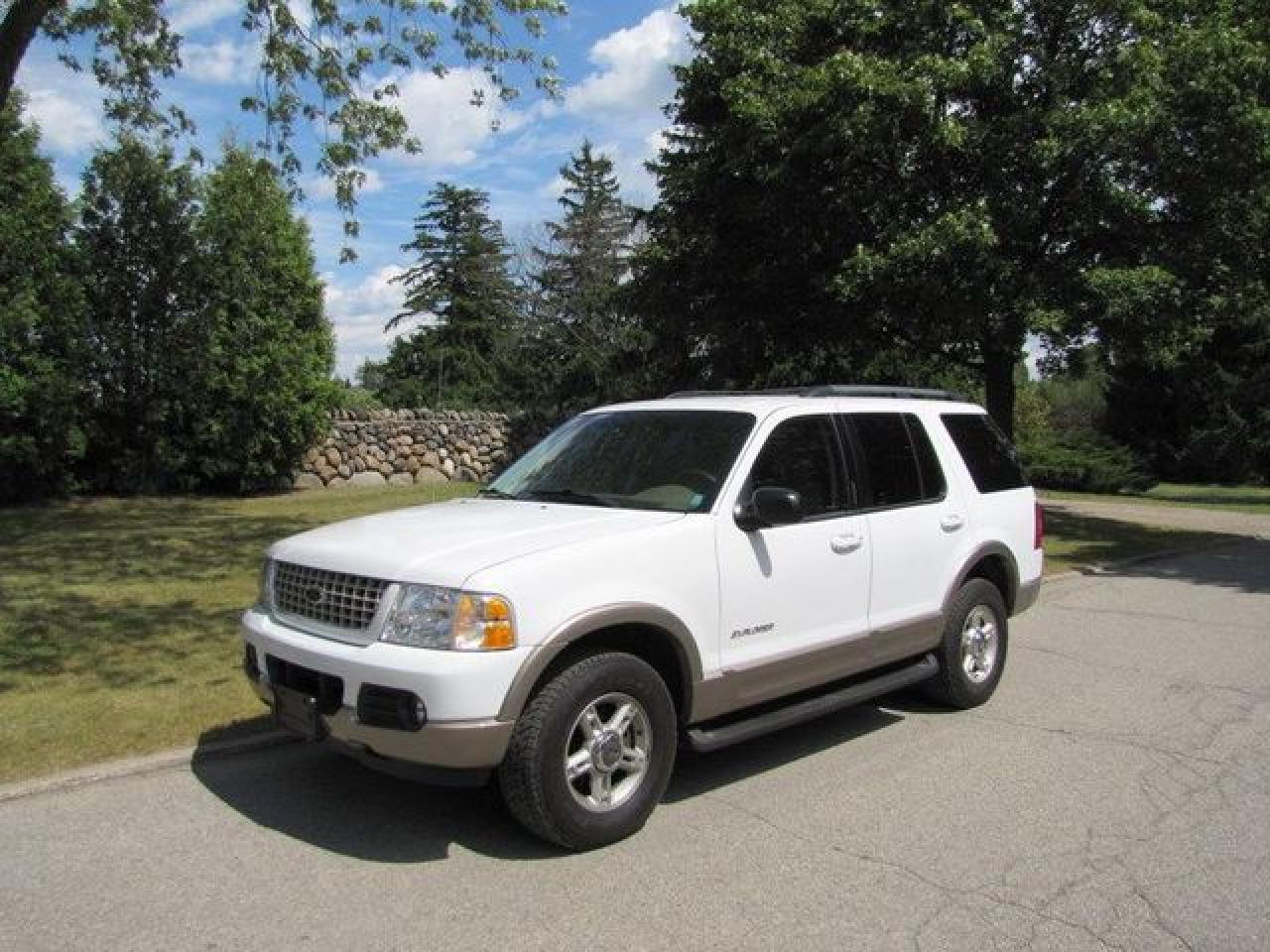 Used 2002 Ford Explorer EDDIE BAUER MINT!!! TIRES LIKE NEW!!  7 PASS!! 2 TONE! 4x4 SUV for sale in Guelph, ON